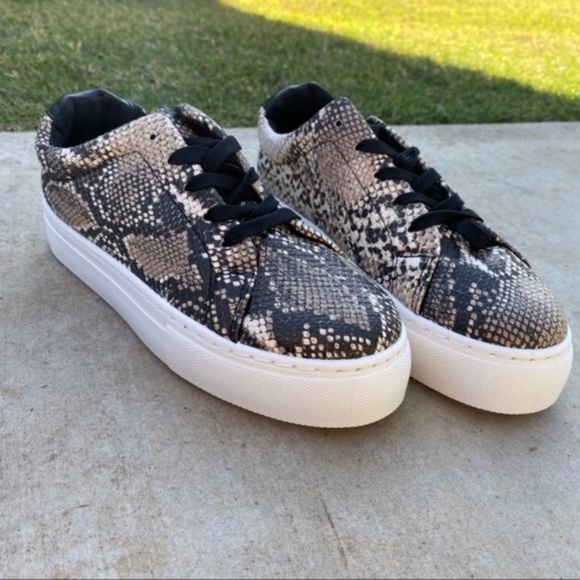 Snake Print Sneaker With White Sole Casual Lace Up - Picture 7 of 8